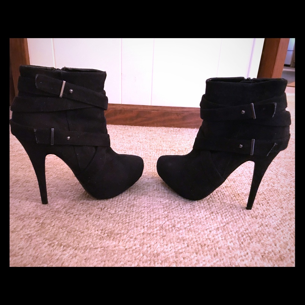 Black heeled boots